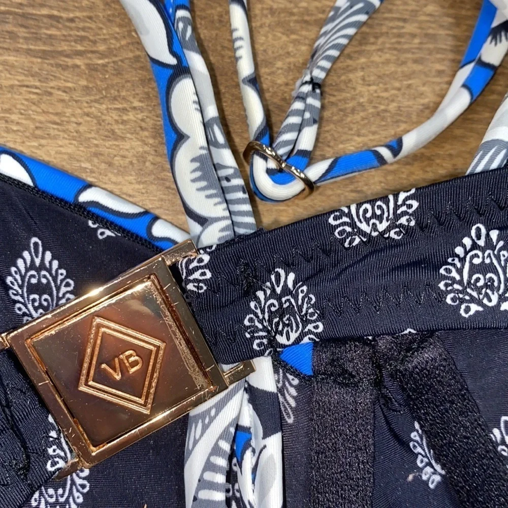 Vera Bradley bikini swimsuit size medium/large navy paisley